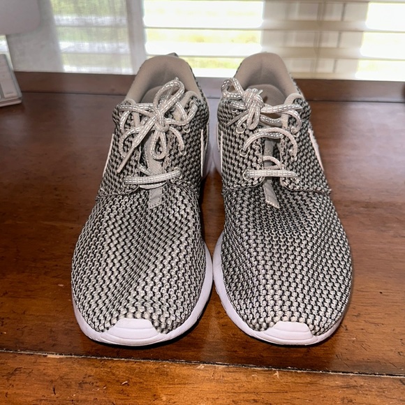 Women’s/Big Kids Nike Roshe - Picture 2 of 4